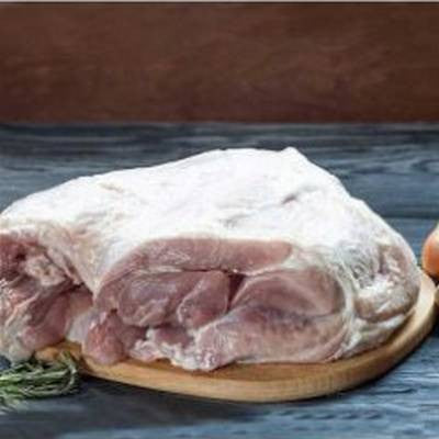 Μπούτι με οστό Ελληνικού μαύρου χοίρου Ελευθέρας Βοσκής