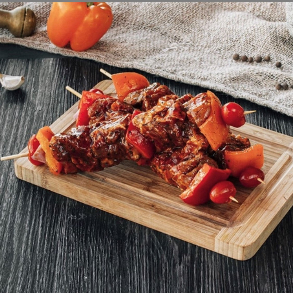 Kontosouvli From Free-Range Greek Black Pig with peppers, cherry tomatoes &amp; onions 750 gr