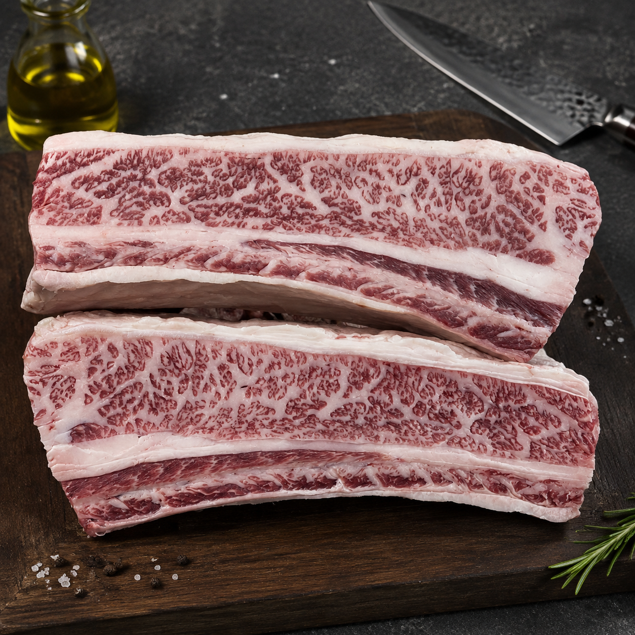 Chuck Short Ribs Japanese Wagyu A5 από την Gunma Ιαπωνίας. Κατάλληλα για γρήγορο ψήσιμο σε λεπτές φέτες ή αργό μαγείρεμα σε μεγαλύτερα τεμάχια.